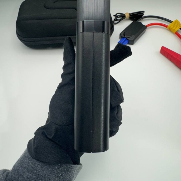 TypeS Portable Power bank Jump starter w/ wireless charging AC56794-60 - Picture 6 of 10